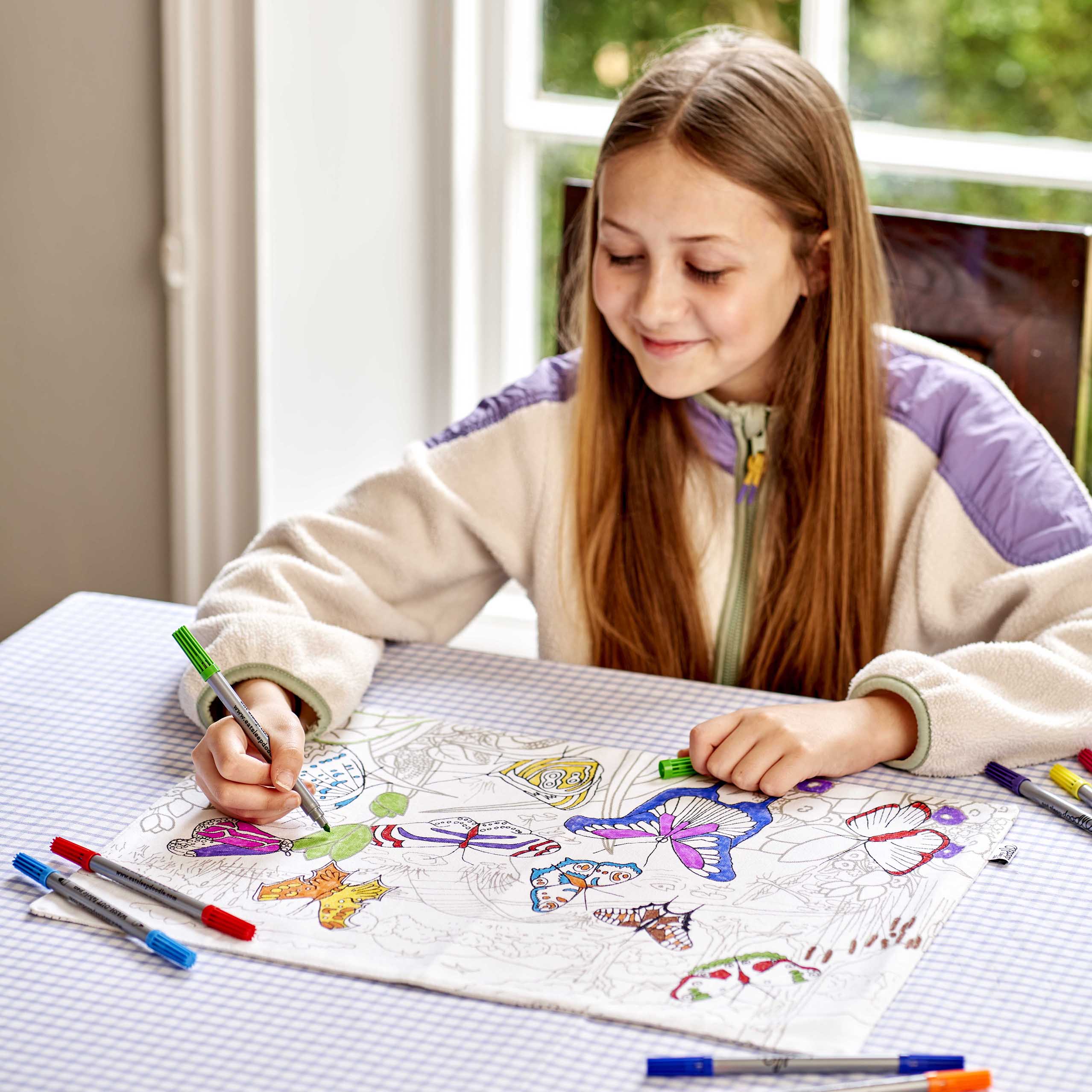 girl colouring in placemat 