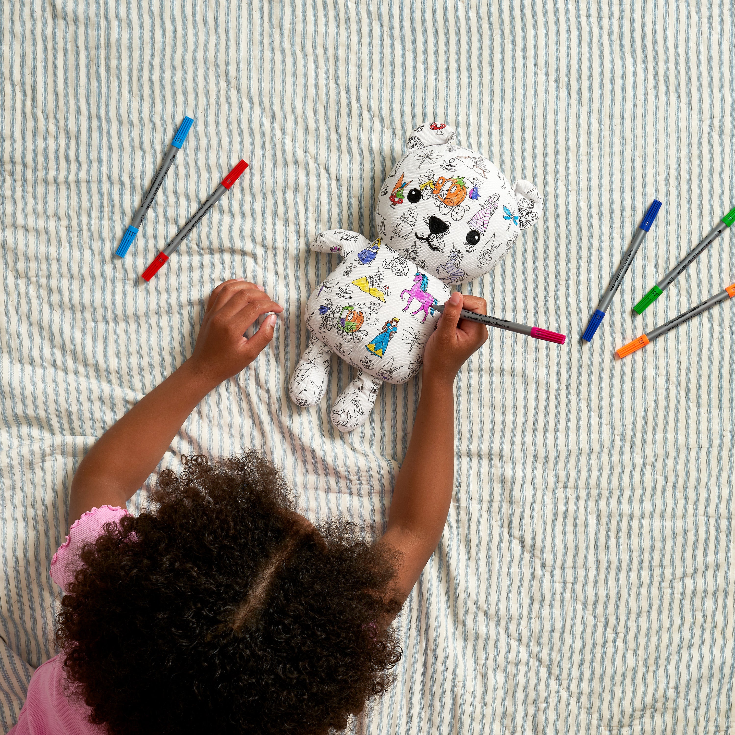 colour-in fairytale Artie Bear®